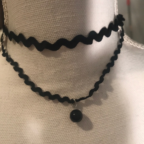 NWOT Chocker Necklace - Picture 2 of 2